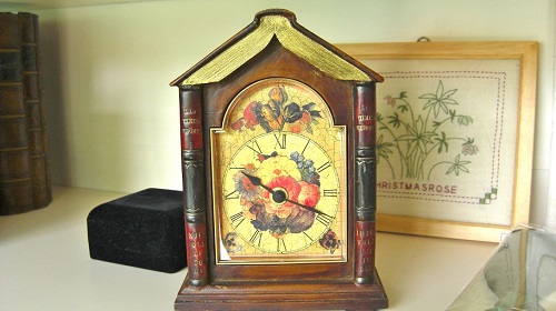 時計（本のタイトル：Time Machine H. G. Wells）The Original Book Works