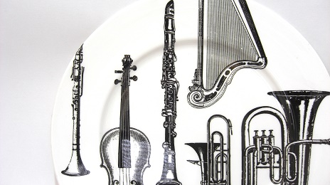 イギリス 楽器が描かれたお皿 26.5cm：BLISS & BLAZE LONDON ENGLAND