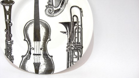 イギリス 楽器が描かれたお皿 16.8cm：BLISS & BLAZE LONDON ENGLAND